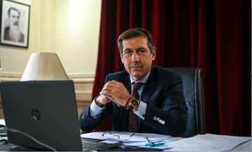 senador luis naidenoff