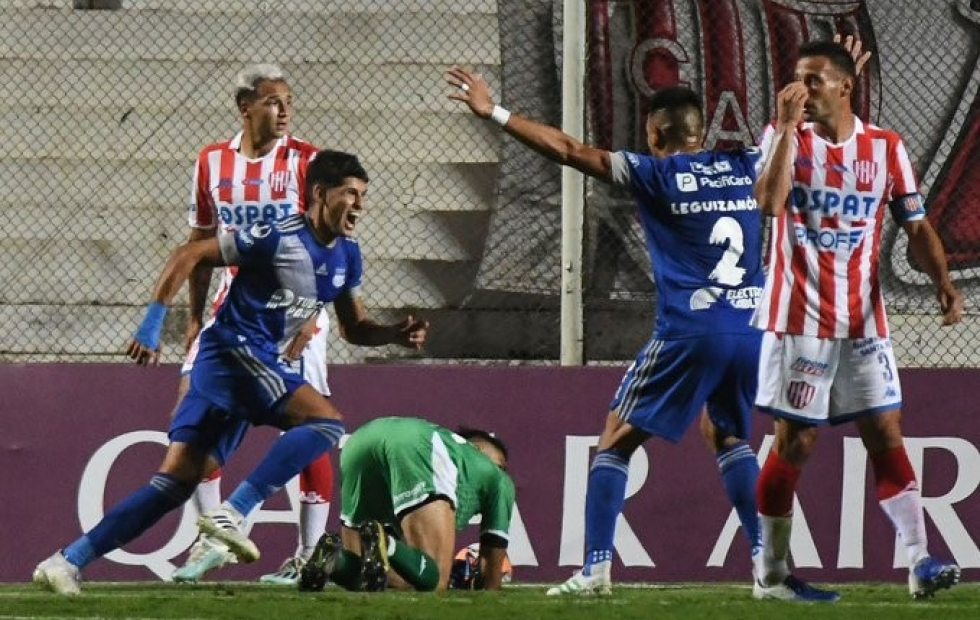 Derrota de Unión ante Emelec en el partido de ida de la Copa Sudamericana