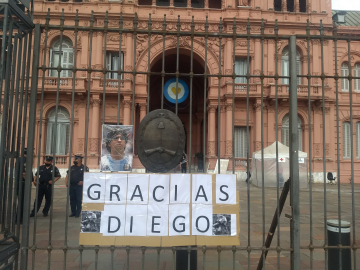 Foto- La Casa Rosada se abrirá a partir de las 6 para despedir a Diego Armando Maradona..jpg