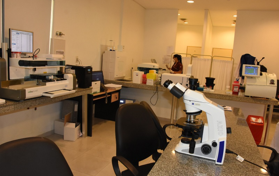 Laboratorio del Hospital Evita listo para procesar muestras rápidas de detección de COVID-19