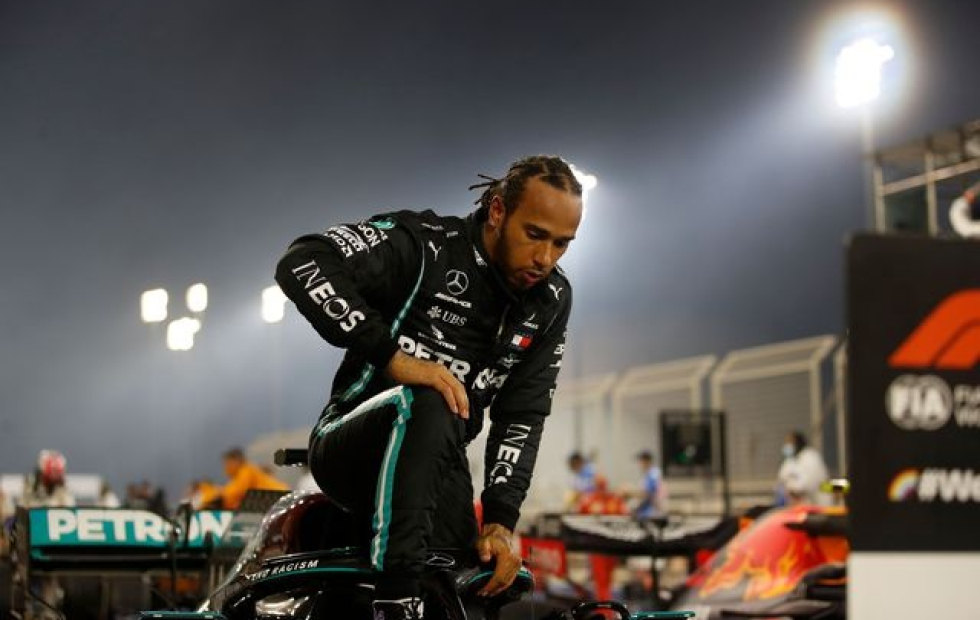 Lewis Hamilton se quedó con la victoria en Bahréin