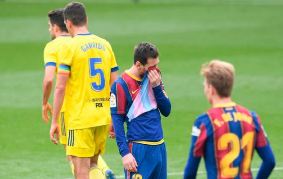Messi, con récord de partidos, anotó en el empate del Barcelona ante Cádiz