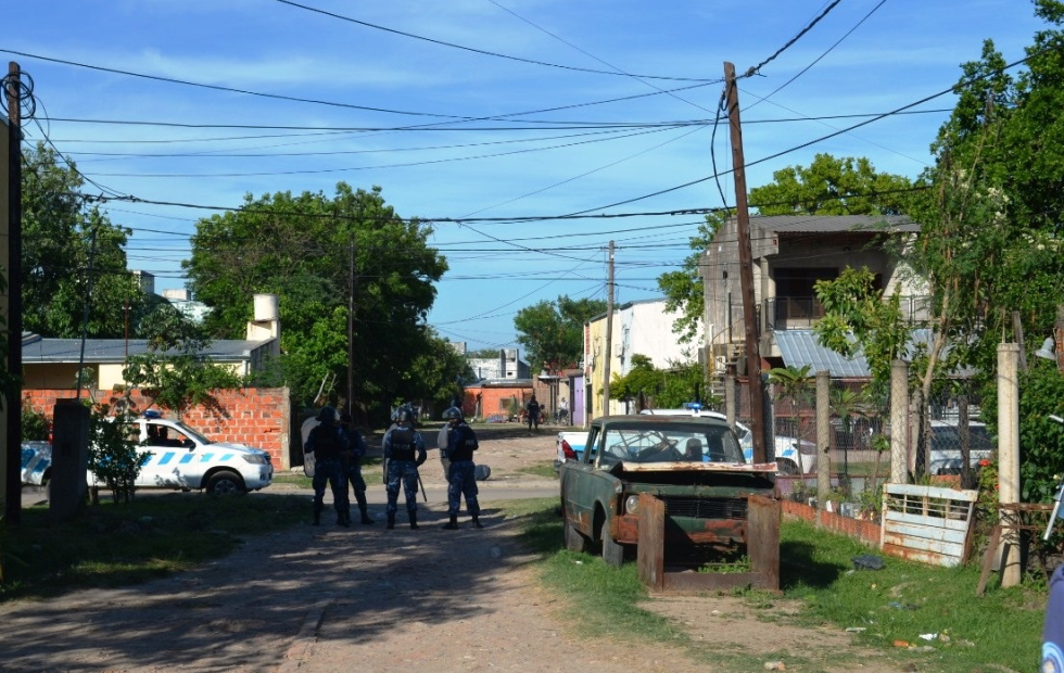 Detuvieron a otras cinco personas por incidentes frente a una casa