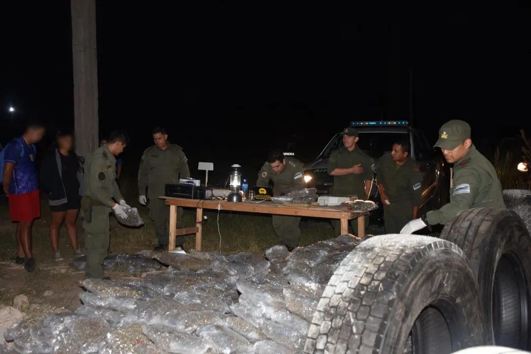 Desbaratan parte de una organización narcocriminal y secuestran 786 kilos de marihuana (1).jpeg