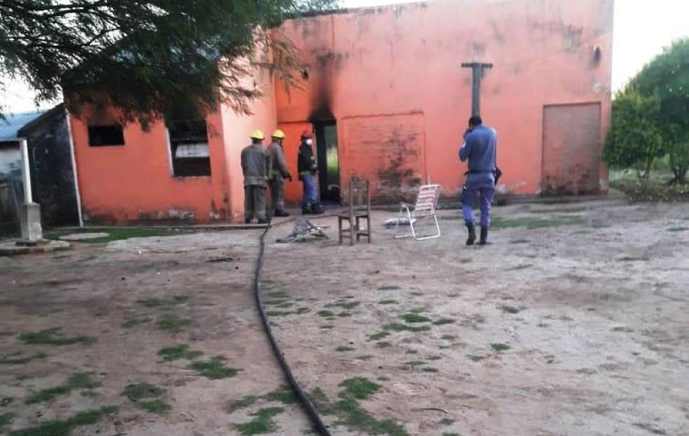 Hallaron el cuerpo calcinado de un hombre tras el incendio de una vivienda
