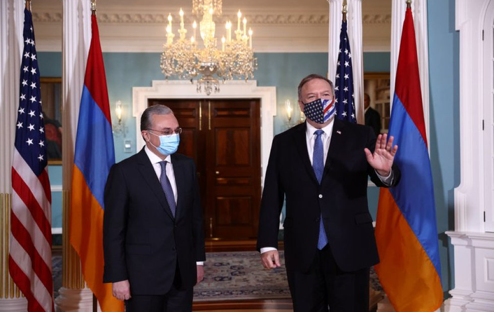 Mike Pompeo instó a los líderes de Armenia y Azerbaiyán para que cumplan el alto el fuego en Nagorno Karabaj