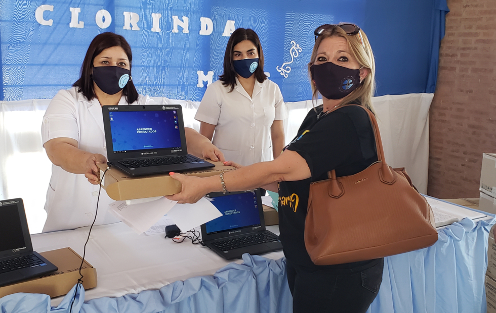 Desde la Delegación Zonal de Educación entregaron netbooks y tablets