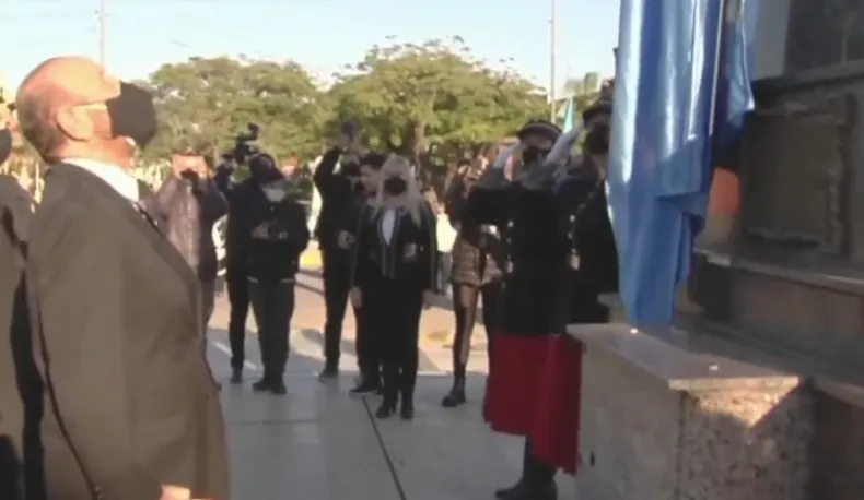 insfranactobandera.jpg