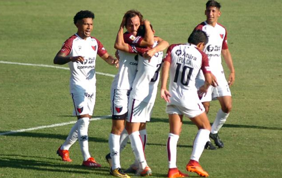 Colón consiguió otra victoria y logró la clasificación