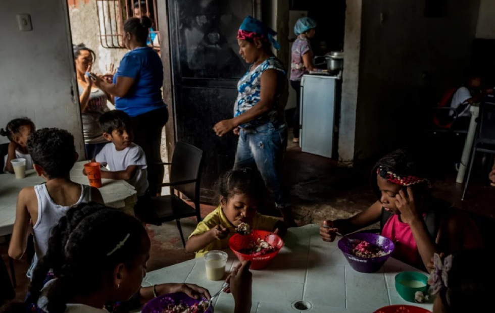 Venezuela allana una ONG de alimentos e interrumpe la entrega de comidas para los chicos