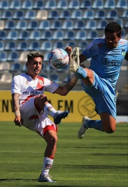 Foto- Ramón Fern{andez en plena acción y luchando por la posesión del balón, fue en el empate del Celeste..jpg
