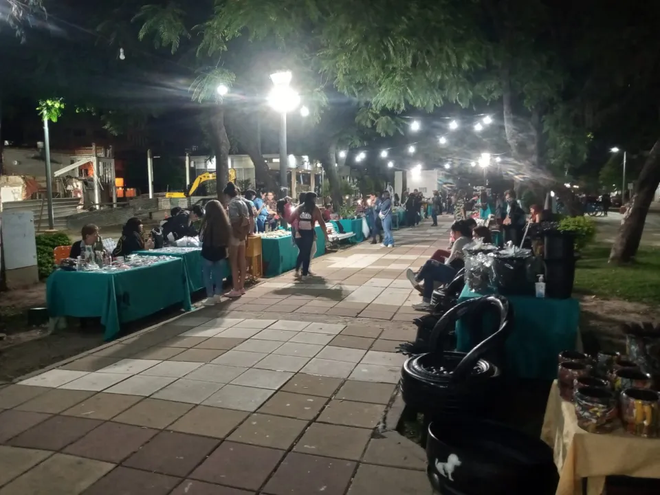feria tarde con amigos.jpg