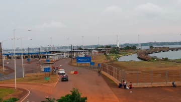 centro frontera entre Argentina y Paraguay.jpg
