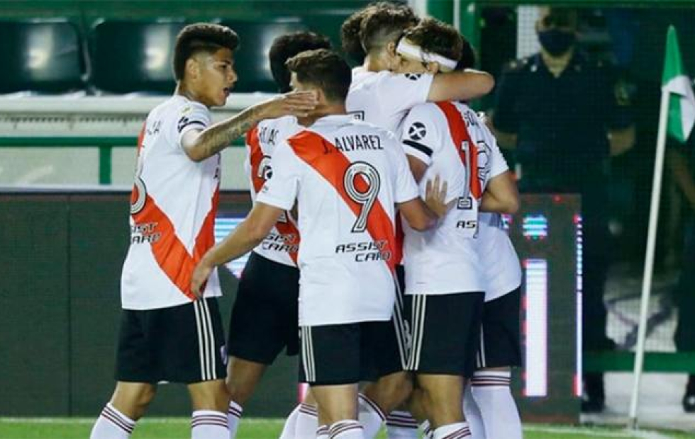 River derrotó a Banfield y se subió a la cima