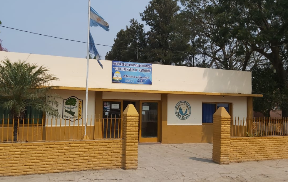 Detuvieron a dos inadaptados por ocasionar desorden, amenazar al personal policial y dañar un patrullero
