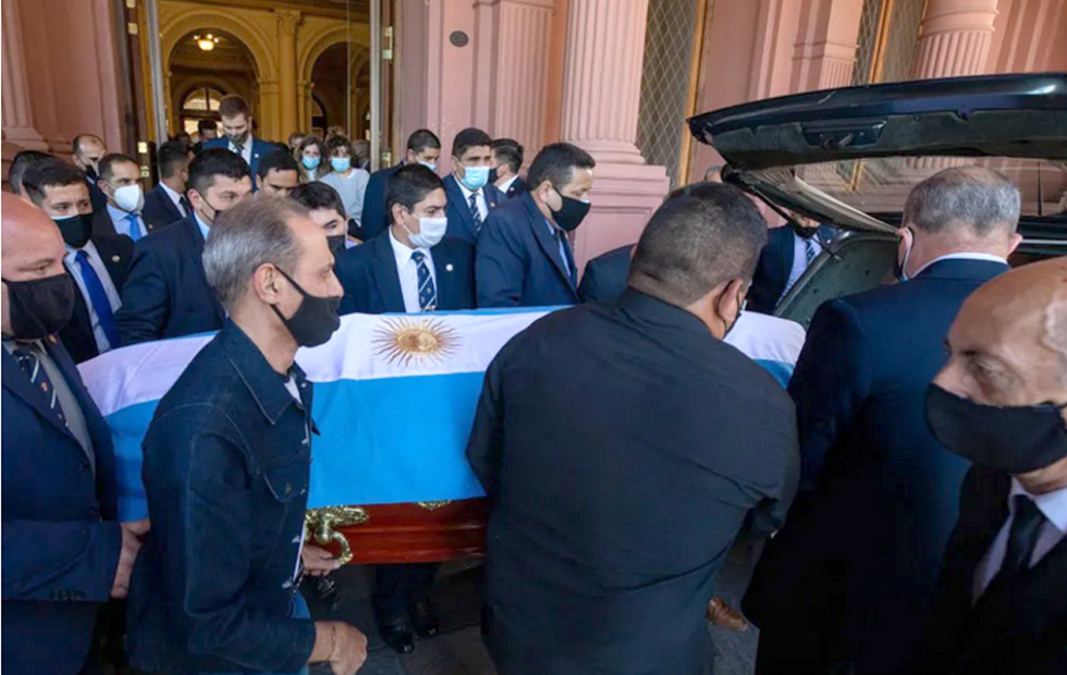 Senadores de la oposición pidieron informes al Gobierno por el velatorio de Maradona