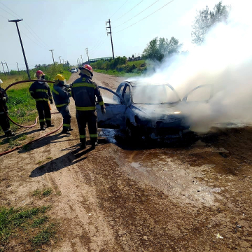 Incendio automovil barrio San Andres II (2).jpg