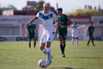 Foto- Vélez venció a Sarmiento en Junín y lidera la zona 2 de la Liga Profesional.jpg