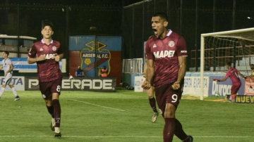 Foto- Lanús igualó el partido a través de Sand de penal y de ahí en más pudo dar vuelta el resultado..jpg
