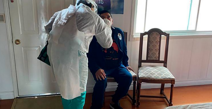 Diego Maradona fue aislado tras tener contacto estrecho con un caso sospechoso de coronavirus