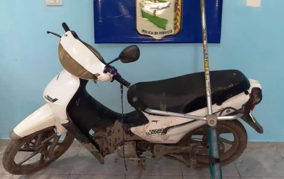 La policía recuperó una motoguadaña y una motocicleta sustraídas