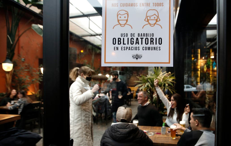 Sitios súpercontagiadores: un informe alerta sobre aquellos lugares donde el coronavirus puede golpear más
