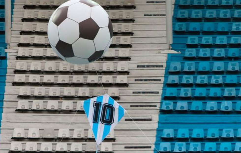 Emoción absoluta en el primer homenaje a Maradona en la Liga Profesional