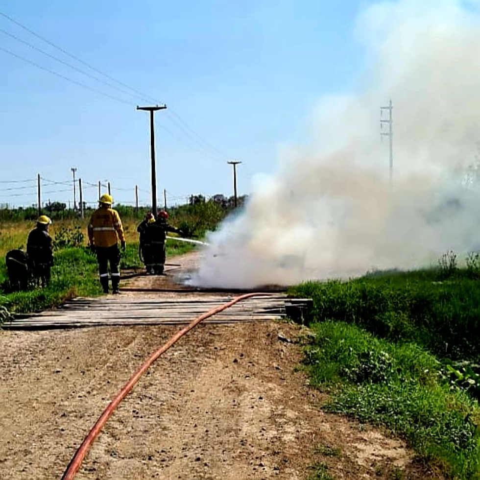 Incendio automovil barrio San Andres II (4).jpg