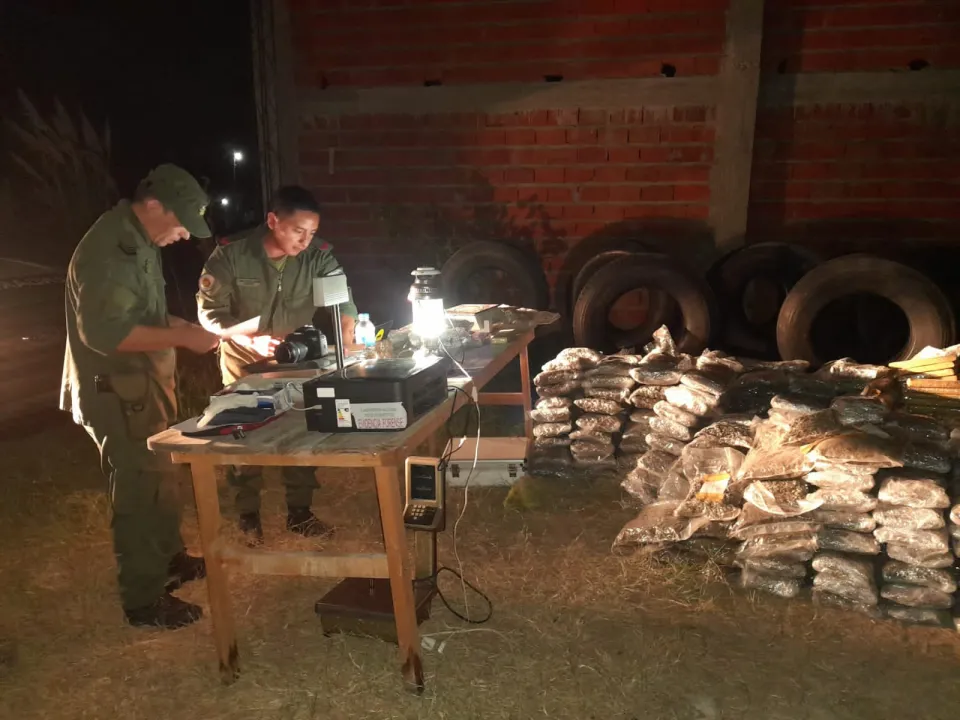 Desbaratan parte de una organización narcocriminal y secuestran 786 kilos de marihuana (3).jpeg