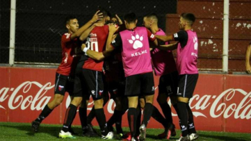 Foto- Colón ganó por la mínima diferencia y festejó su pasaje a otra instancia..jpg