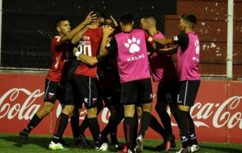 Colón de Santa Fe avanzó tras vencer a Cipolletti
