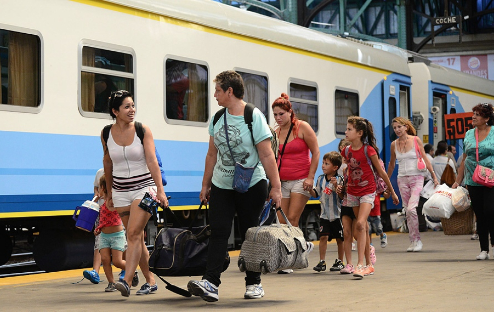 Autorizan la reanudación del transporte automotor y ferroviario interurbano de jurisdicción nacional
