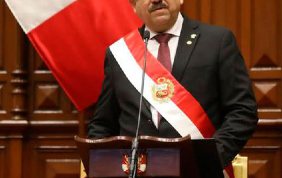 Manuel Merino asumió como presidente de Perú y confirmó ...
