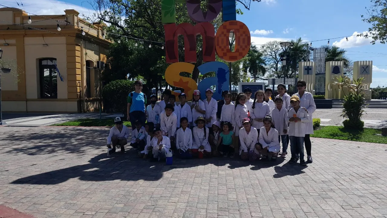 alumnos recorrida ciudad.jpg