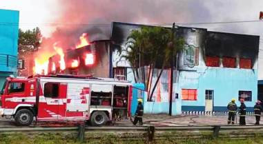 Incendio deposito policial barrio San Antonio (2).jpg