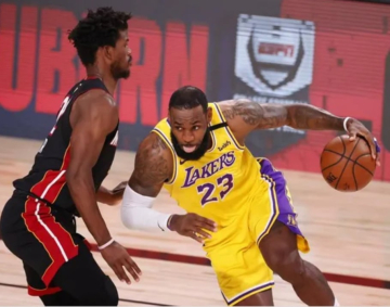 Foto- Lakers venció a Miami en el juego 1.