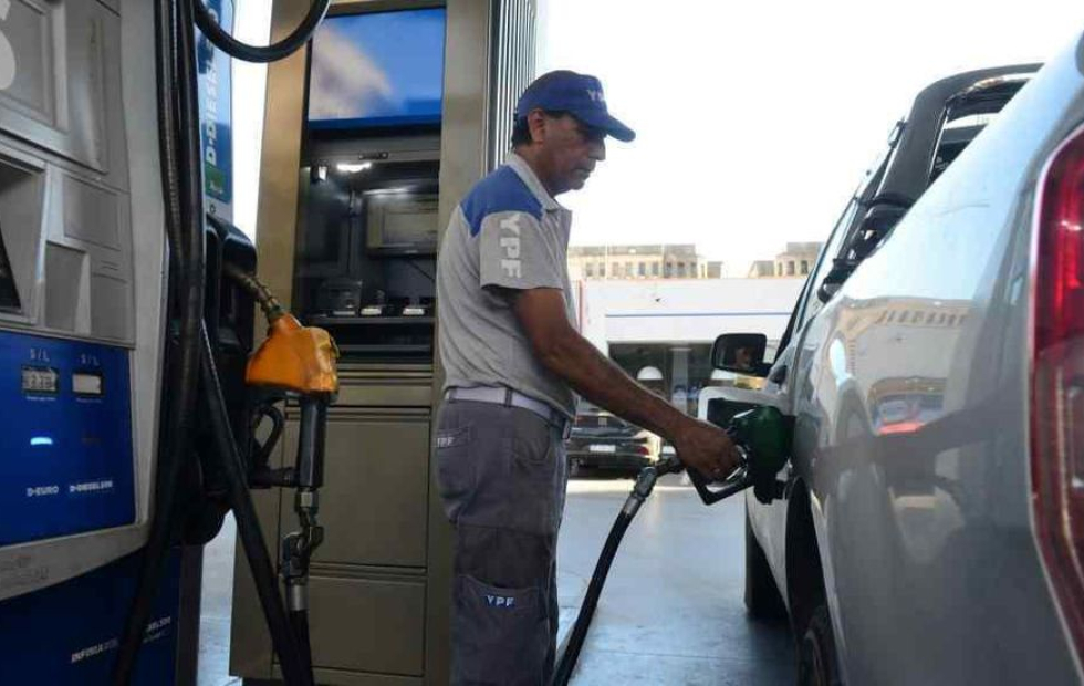 Los combustibles volverían a subir desde el viernes en todo el país