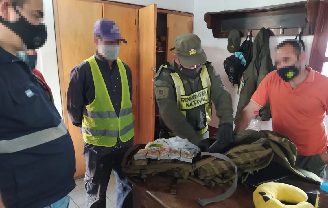 FORMOSA-DOLARES-ARMA (6).jpeg
