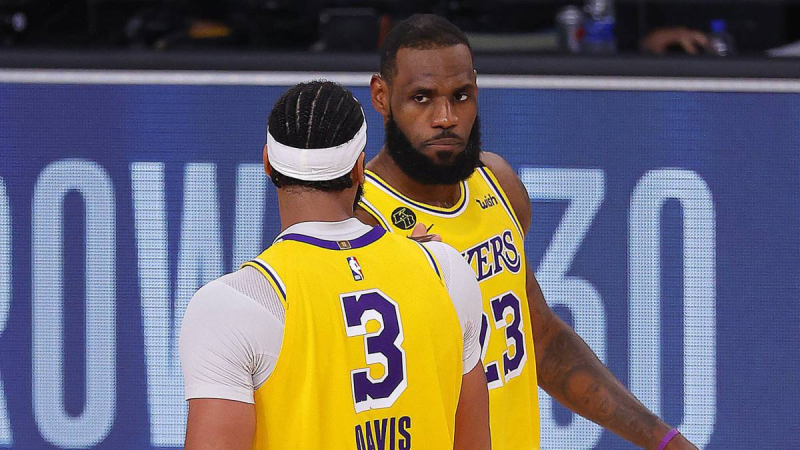 Foto- James-Davis, la tremenda dupla angelina que convirtió 60 puntos..jpg