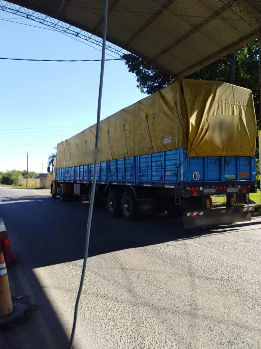 Trasladaba una camioneta de colección sin aval legal (2).jpeg