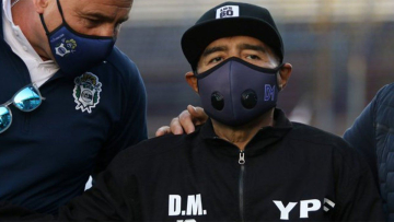Foto- Maradona sigue internado en la clinica de Olivos pero en breve recibirá el alta..jpg