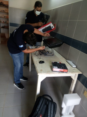 ENTREGA DE EQUIPOS INFORMÁTICOS A 11 CENTROS DE SALUD (2).jpeg