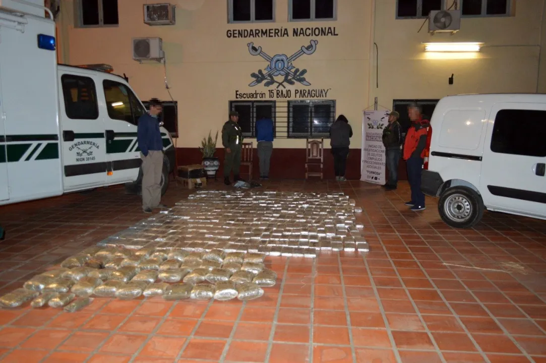 ESC 15 BAJO PARAGUAY-395 KILOS MARIHUANA-FORMOSA (3).jpeg