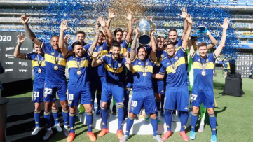 Foto- Boca levantó el trofeo de la Superliga Argentina en la previa del encuentro ante el Granate.jpg