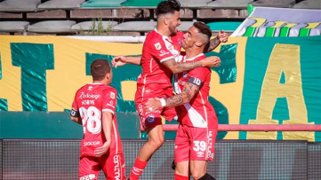Foto- Argentinos Juniors metió un gran triunfo ante el Tiburón y peleará hasta la última fecha..jpg