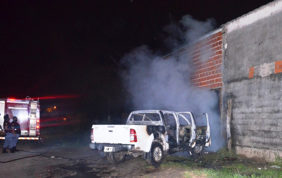 La Policía investiga el incendio de una camioneta en el barrio San Juan II