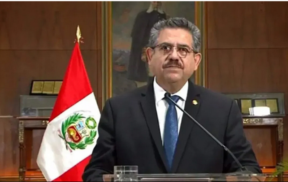 Merino presentó su renuncia como presidente de Perú