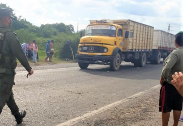 SE INST_ A DIRIGENTES POL_TICOS QUE NO INCENTIVEN LOS CORTES DE RUTAS Y PERMITAN QUE LA GENTE SE ASESORE APROPIADAMENTE.JPG