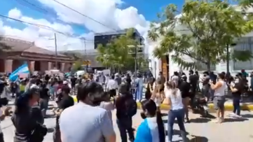 marchacercacasaGobierno.png