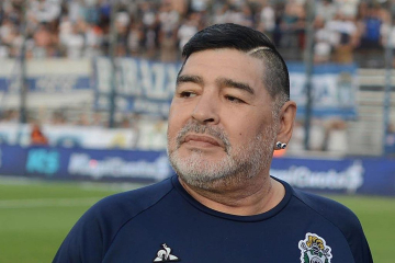 Foto- Diego Armando Maradona se recupera favorablemente luego de la operación..jpg
